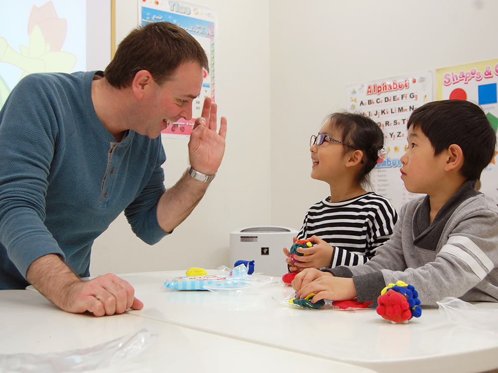 【A
      Course】（対象：幼児・低学年・高学年） ストーリーブック＆クラフト